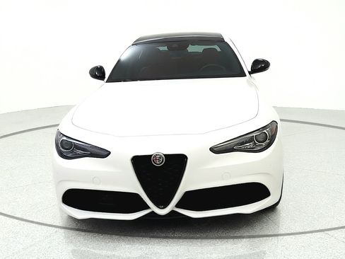 Used 2023 Alfa Romeo Giulia Veloce RWD image 2
