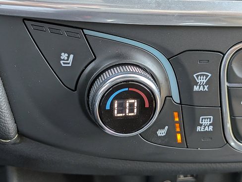 Certified 2023 Chevrolet Traverse Premier FWD image 23