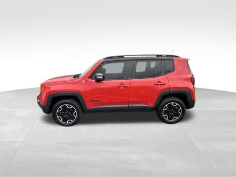 Used 2016 Jeep Renegade Trailhawk w/ Premium Trailhawk Package AWD/4WD image 4