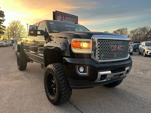 Used 2015 GMC Sierra 2500 Denali w/ Duramax Plus Package image 4
