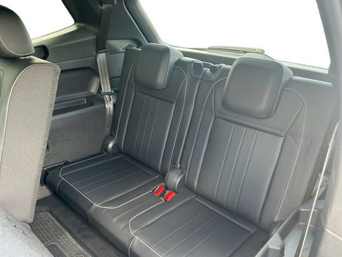 Used 2023 Volkswagen Tiguan SE R-Line FWD image 21