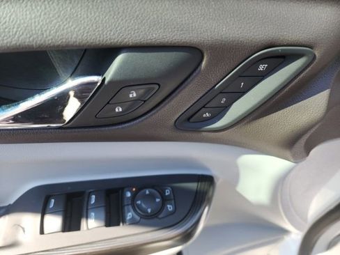 Used 2023 GMC Acadia SLT w/ Technology Package image 24