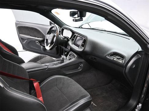 Used 2019 Dodge Challenger SRT Hellcat w/ Widebody Package image 18