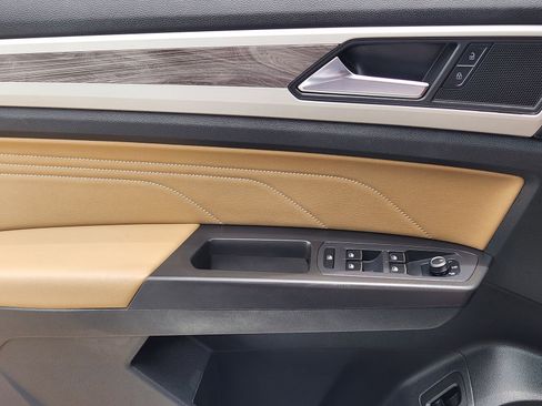 Used 2021 Volkswagen Atlas Cross Sport SE w/ Panoramic Sunroof Package FWD image 25