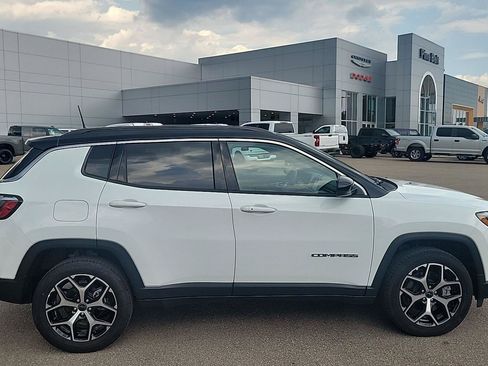 Certified 2025 Jeep Compass Limited AWD/4WD image 21