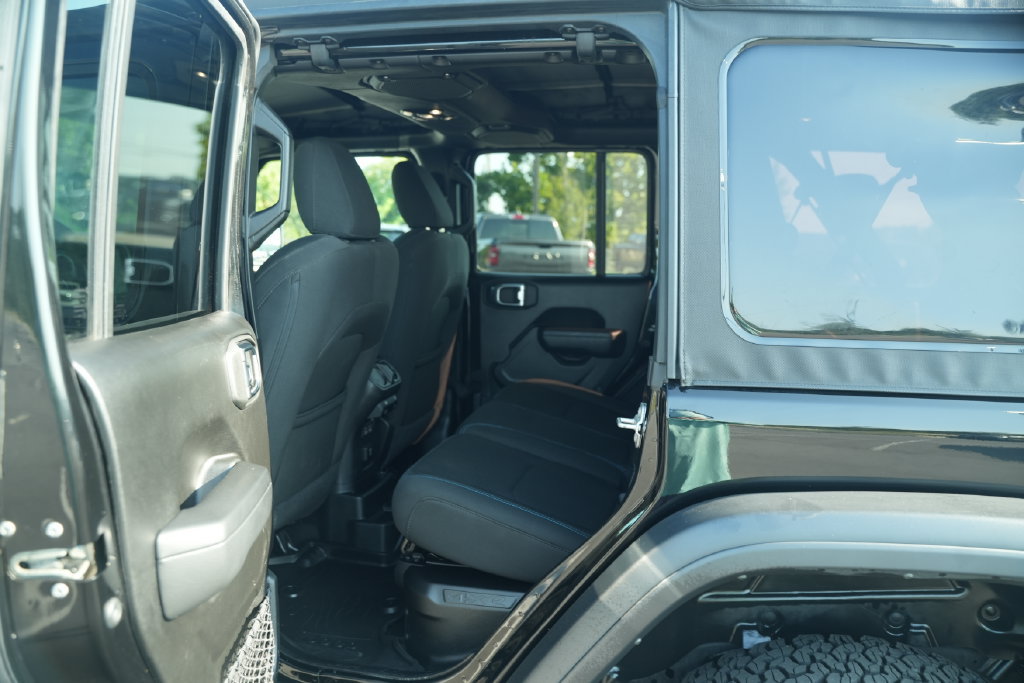 Used 2023 Jeep Wrangler Unlimited Rubicon 4xe w/ Cold Weather Group AWD/4WD image 16