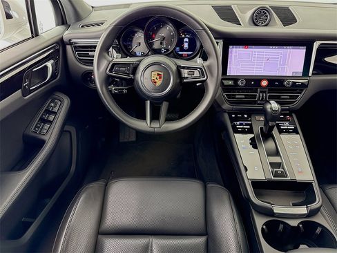 Used 2024 Porsche Macan image 25