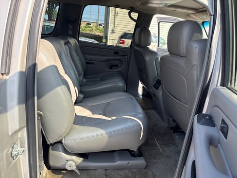 Used 2005 Chevrolet Suburban 2500 LT w/ Preferred Equipment Group AWD/4WD image 13
