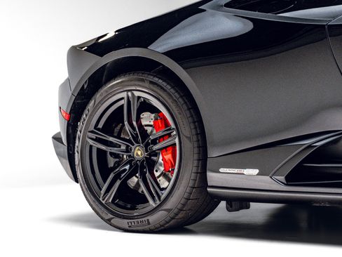 Used 2021 Lamborghini Huracan EVO RWD image 22