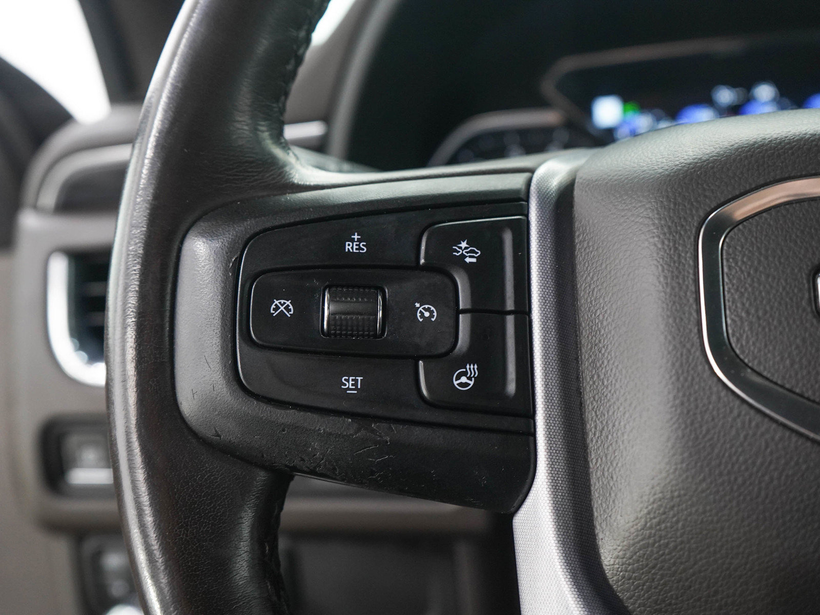 Used 2021 GMC Yukon XL SLT w/ Rear Media and Nav Package AWD/4WD image 29