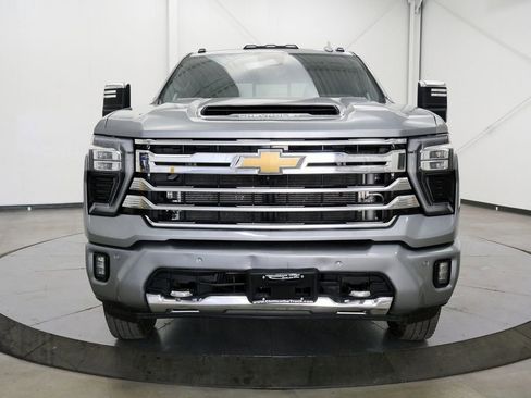 Used 2024 Chevrolet Silverado 3500 High Country w/ High Country Premium Package AWD/4WD image 2