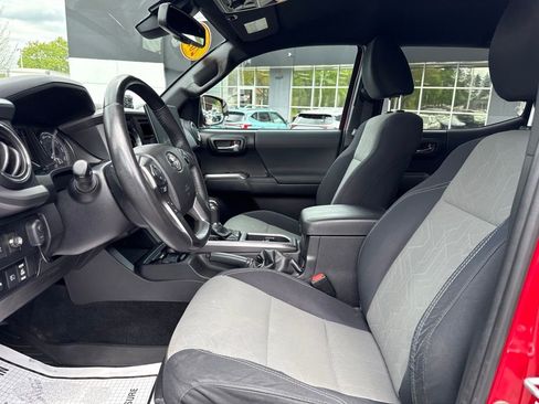 Used 2021 Toyota Tacoma TRD Off-Road w/ Technology Package AWD/4WD image 8