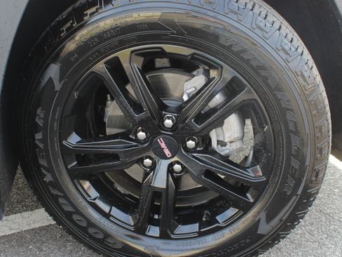 Used 2024 GMC Terrain AT4 image 22