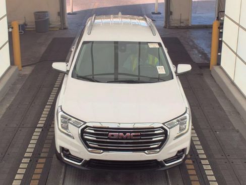 Used 2023 GMC Terrain SLT w/ Tech Package FWD image 2