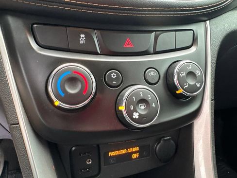 Used 2019 Chevrolet Trax LT w/ LT Convenience Package AWD/4WD image 26