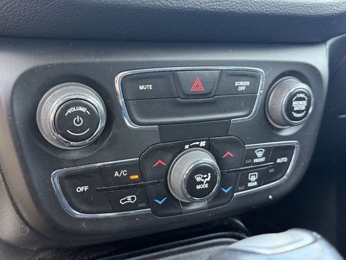 Used 2019 Jeep Compass Latitude FWD image 20