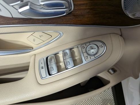 Used 2021 Mercedes-Benz GLC 300 4MATIC image 15