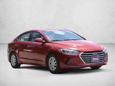 Used 2017 Hyundai Elantra SE FWD image 3