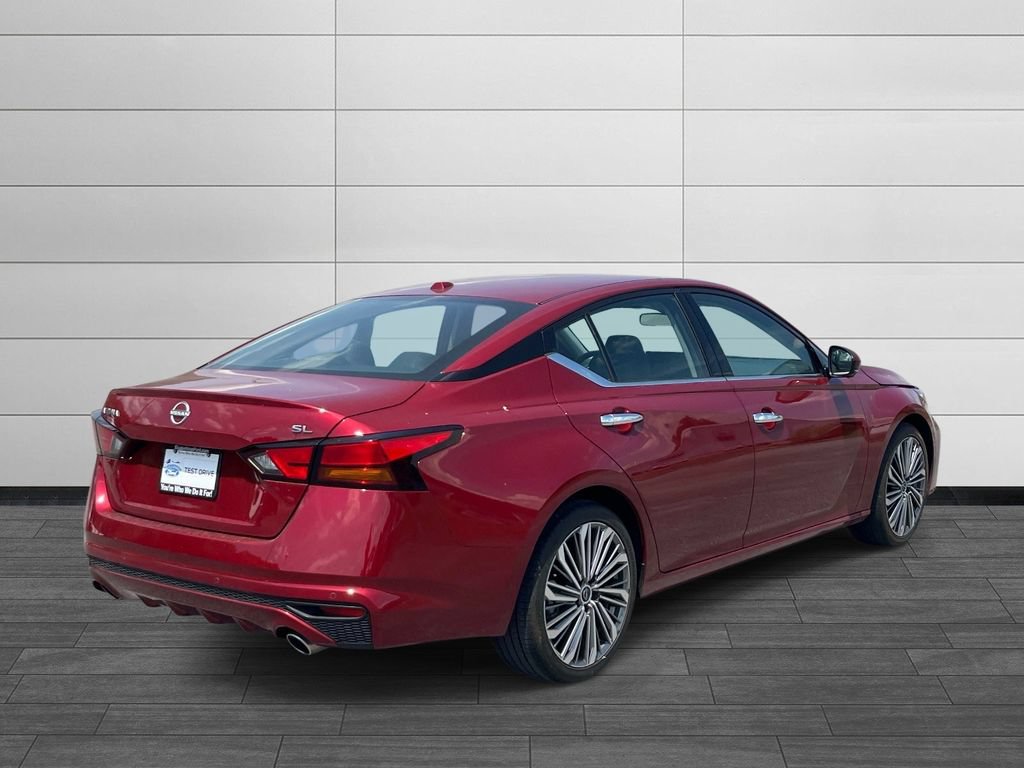 Used 2024 Nissan Altima 2.5 SL FWD image 3