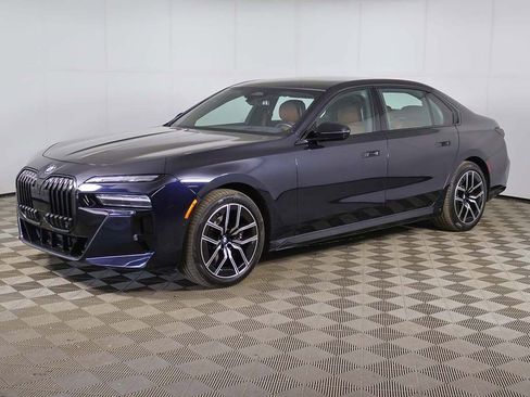 Used 2023 BMW 760i xDrive w/ Executive Package image 12