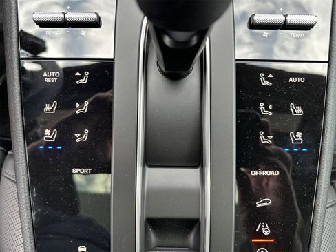 New 2025 Porsche Macan image 23