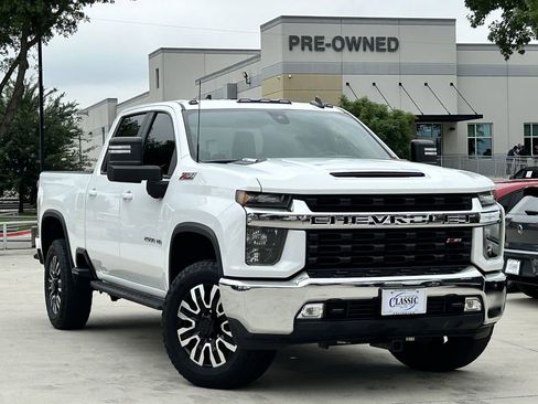 Used 2022 Chevrolet Silverado 2500 LT w/ Convenience Package AWD/4WD image 2