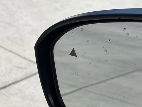 Used 2025 Nissan Kicks SR FWD image 17