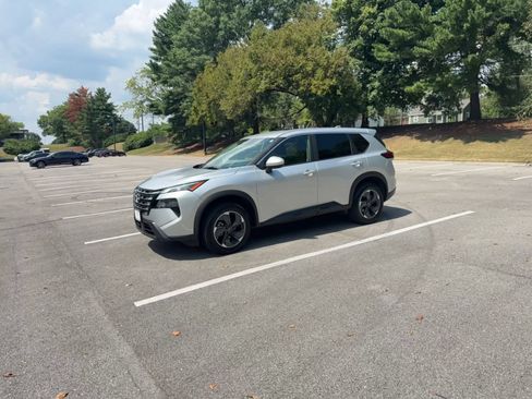 Used 2025 Nissan Rogue SV AWD/4WD image 7
