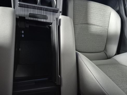 New 2026 Toyota Sienna LE FWD image 28
