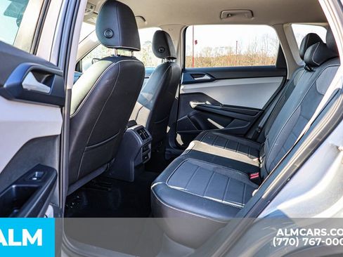Used 2024 Volkswagen Taos SE image 21