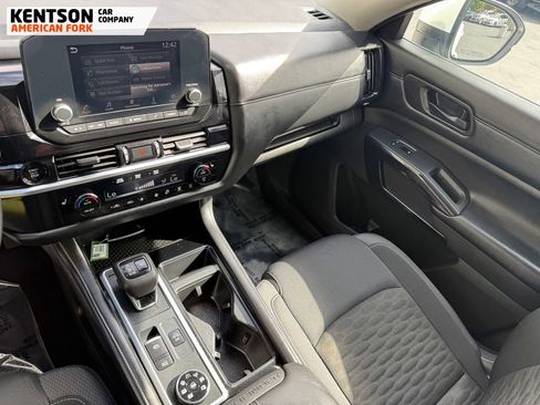 Used 2025 Nissan Pathfinder SV image 25