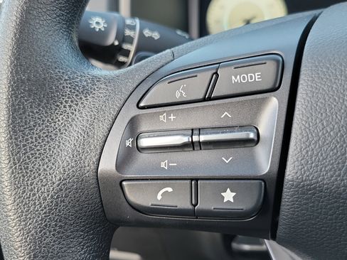 Used 2023 Hyundai Kona SE image 7