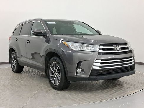 Used 2019 Toyota Highlander XLE image 7