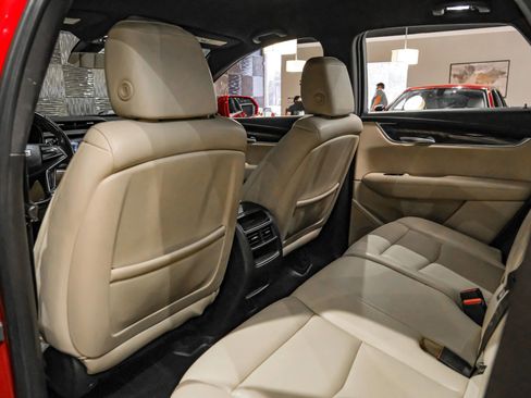 Used 2019 Cadillac XT5 FWD image 31