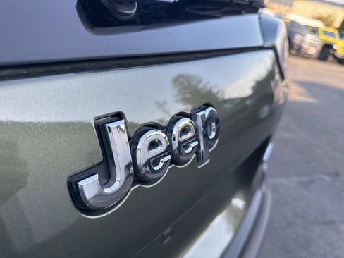 Used 2021 Jeep Cherokee Latitude Lux FWD image 45