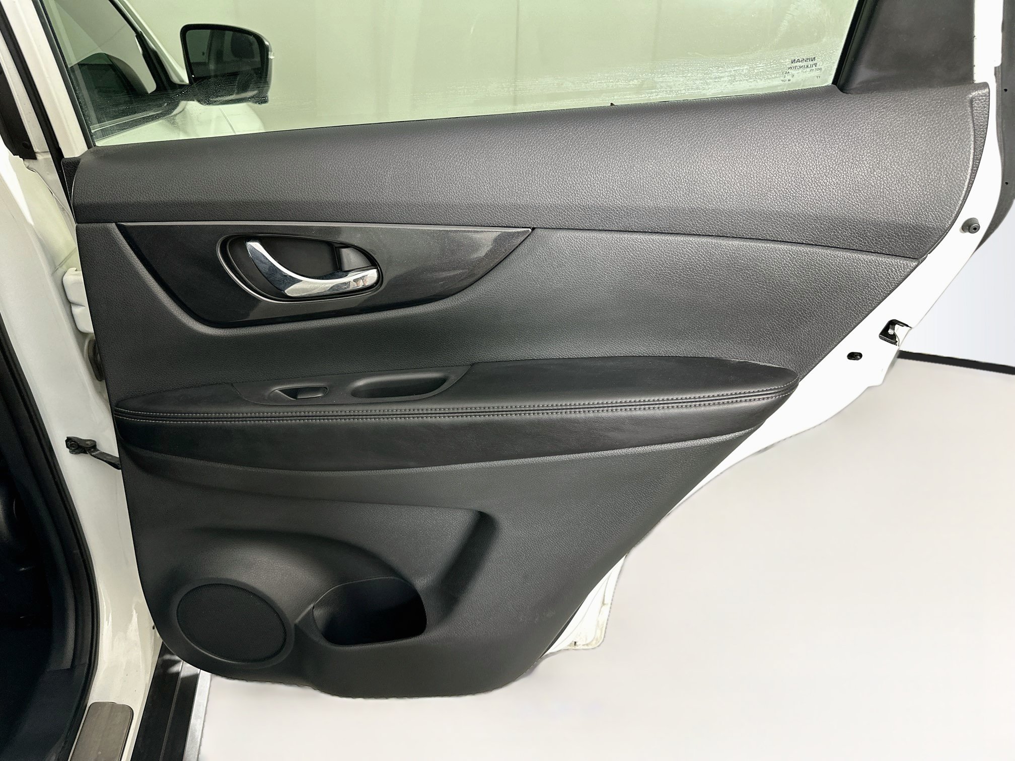 Used 2018 Nissan Rogue SV w/ Premium Package FWD image 30