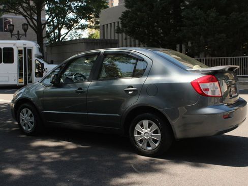 Used 2009 Suzuki SX4 Sedan FWD image 9