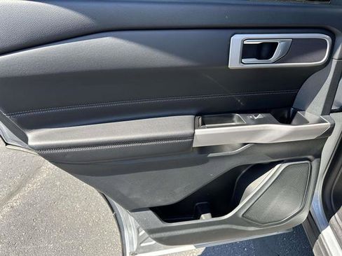 Used 2023 Ford Explorer XLT w/ Equipment Group 202A image 12