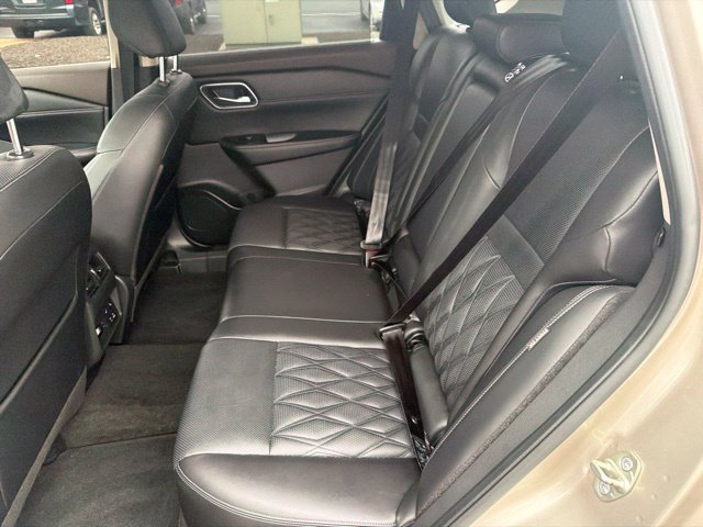 Used 2021 Nissan Rogue Platinum AWD/4WD image 16