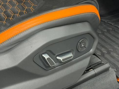Used 2022 Lamborghini Urus AWD/4WD image 42