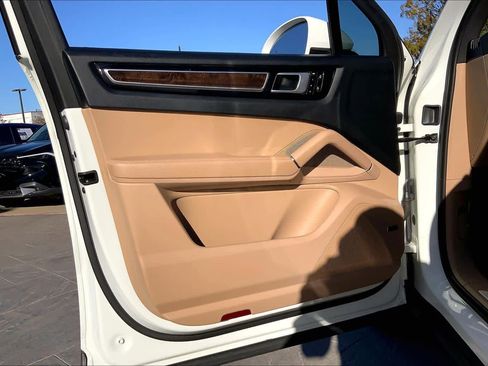 Used 2019 Porsche Cayenne image 20