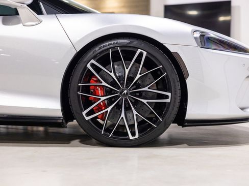 Used 2022 McLaren GT RWD image 23