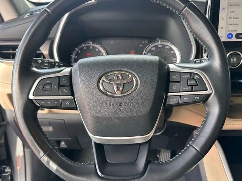 Used 2023 Toyota Highlander XLE image 16