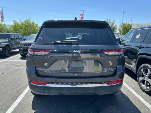 Used 2023 Jeep Grand Cherokee Laredo image 5