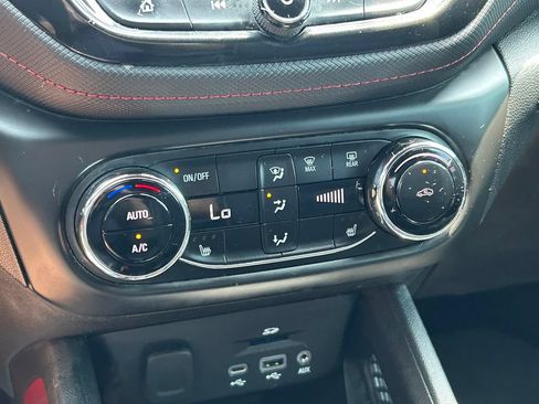 Used 2023 Chevrolet TrailBlazer RS w/ Sun and Liftgate Package FWD image 33