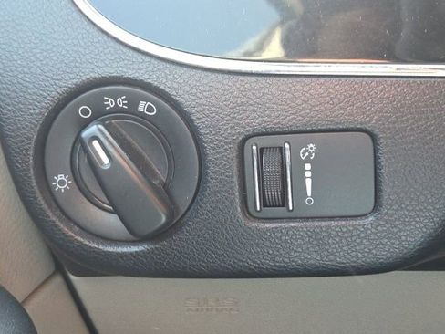 Used 2016 Dodge Grand Caravan SE image 25