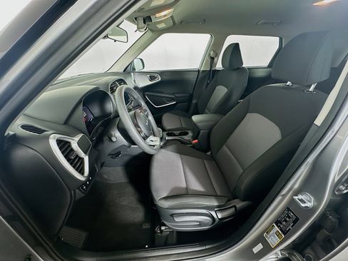 Used 2025 Kia Soul LX w/ LX Technology Package FWD image 13