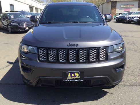Used 2018 Jeep Grand Cherokee Altitude AWD/4WD image 3