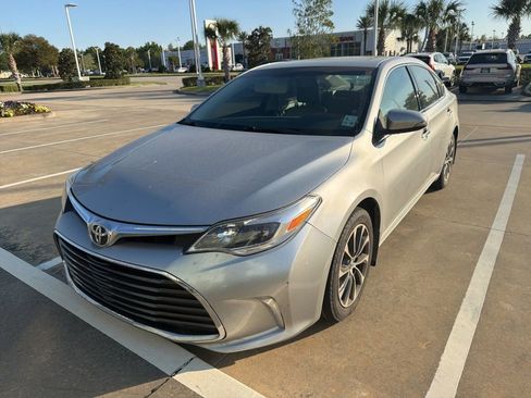 Used 2016 Toyota Avalon XLE Premium image 2