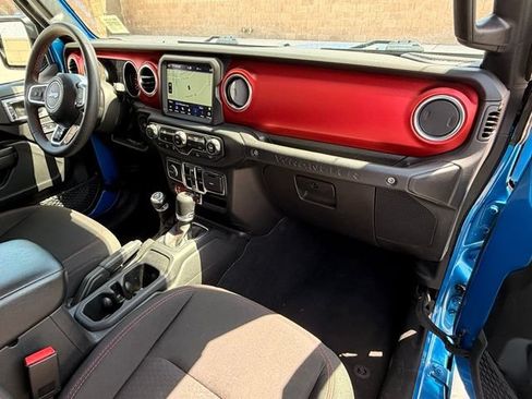 Used 2023 Jeep Wrangler Unlimited Rubicon AWD/4WD image 13